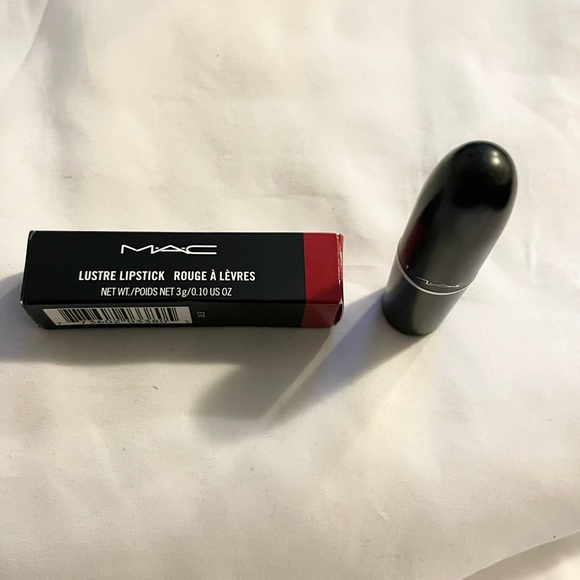 Woman’s MAC Cosmetics Lustreglass Lipstick 5100.10 US Oz Lady Bug New never used - Picture 9 of 15